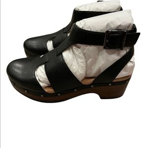 Vionic Day Faye Black Leather T-Strap Sandal